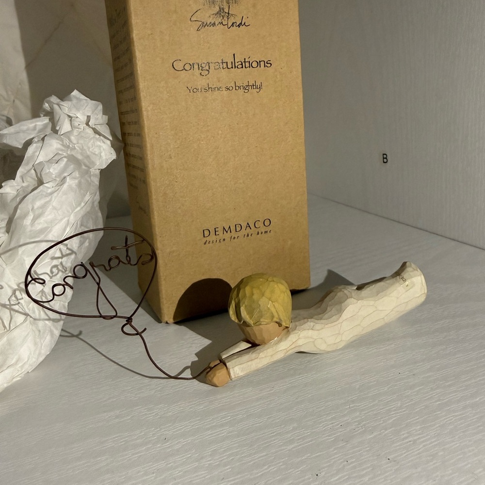 Demdaco Willow Tree 'Congrats' (2005)Figurine in laying position - Picture 2 of 3